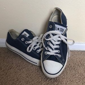 CONVERSE NAVY BLUE LOW TOP WOMENS 7
